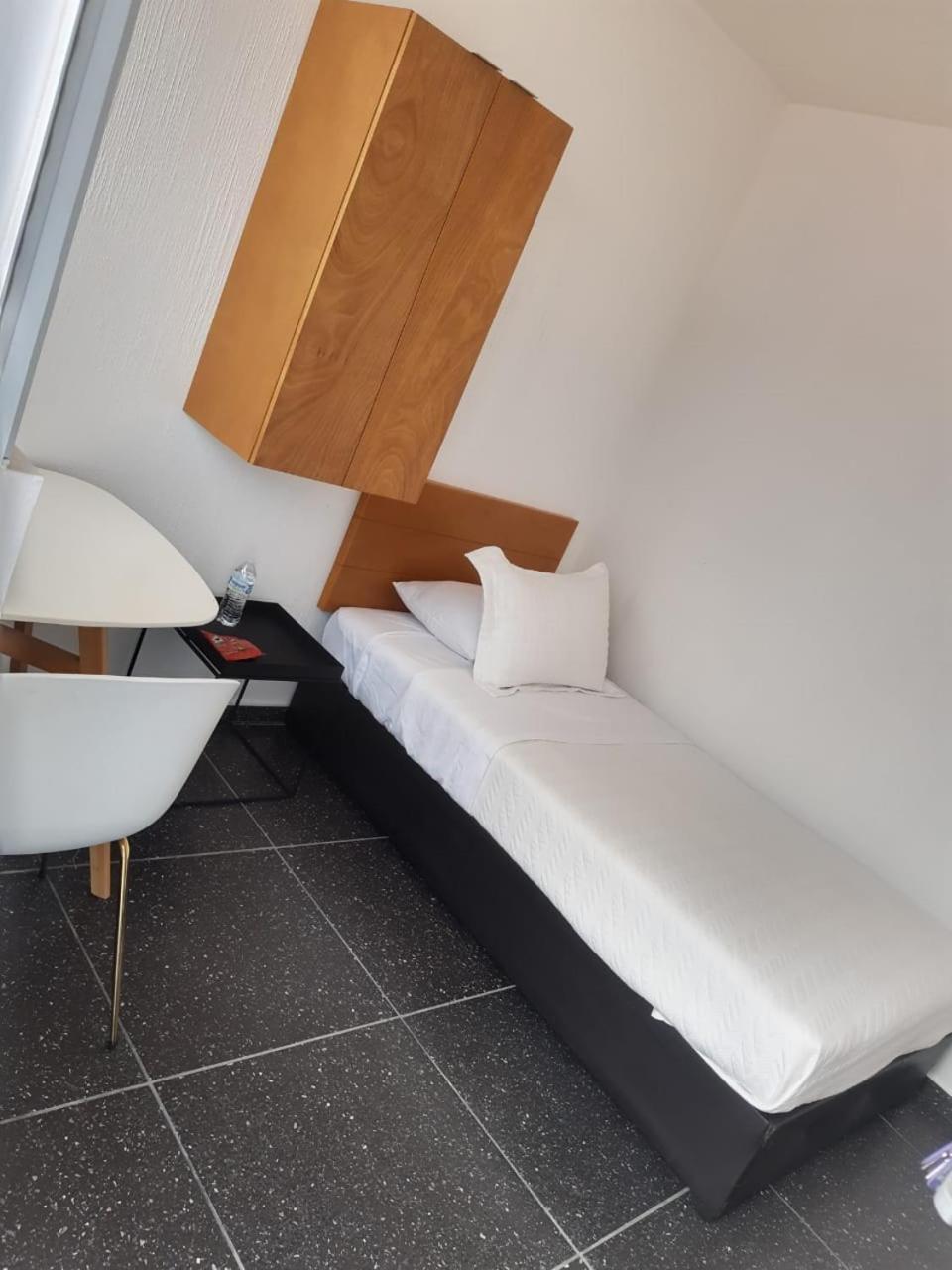Estudio #5 Casa Fatima, 8 Min Del Centro 1 Persona Γκουανταλαχάρα Εξωτερικό φωτογραφία